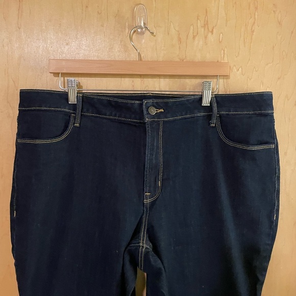 Women's Old Navy High Rise Straight Jeans - Short Length - Picture 3 of 7